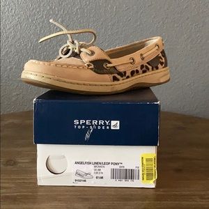 Sperry angelfish linen/leop pony